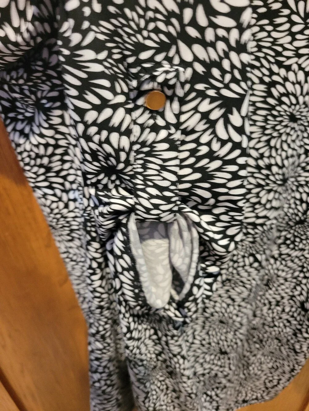 Tahari Liquid Knit Top 1x - Picture 5 of 11
